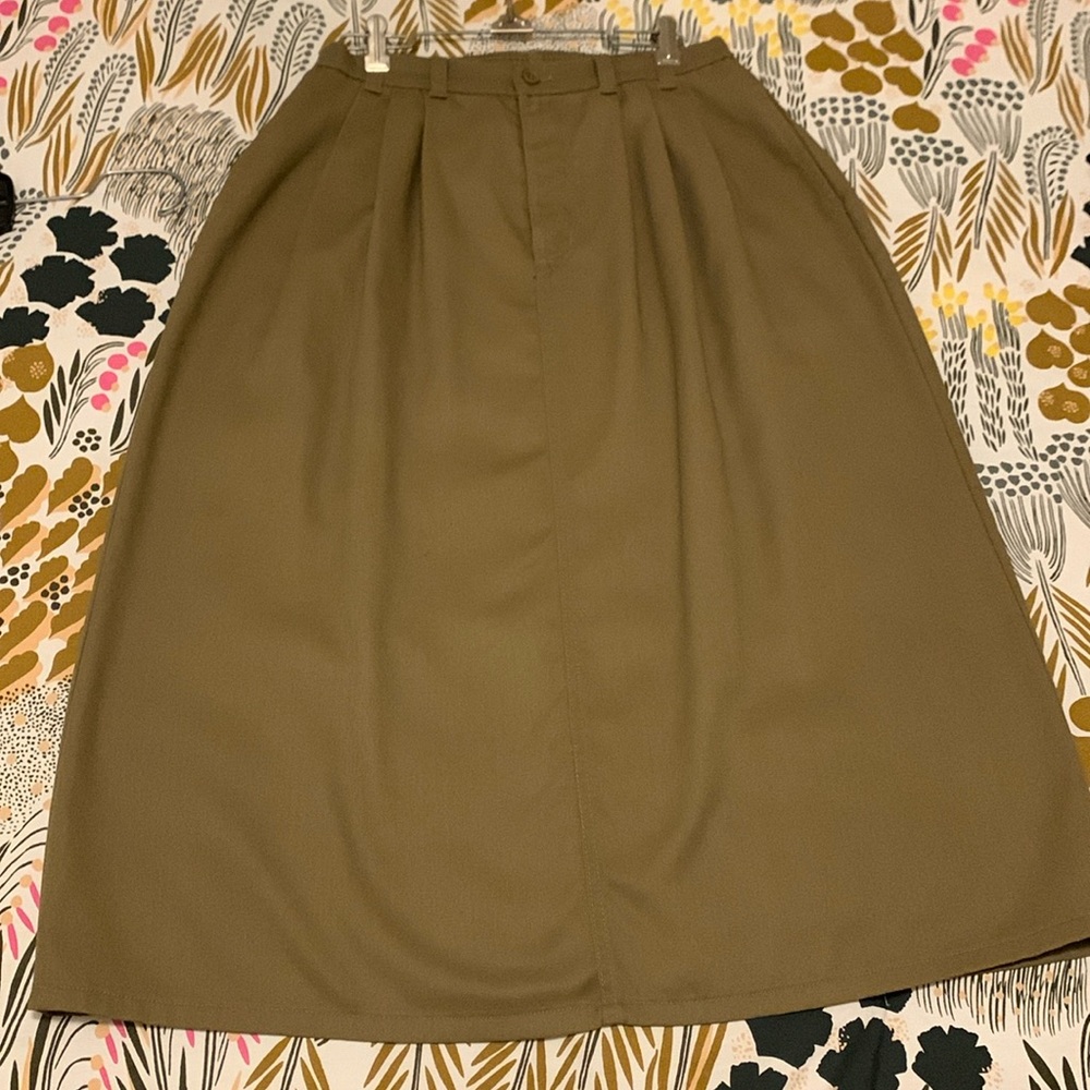Khaki colored skirt - size 14 - zip-front - 2 side pockets - unlined